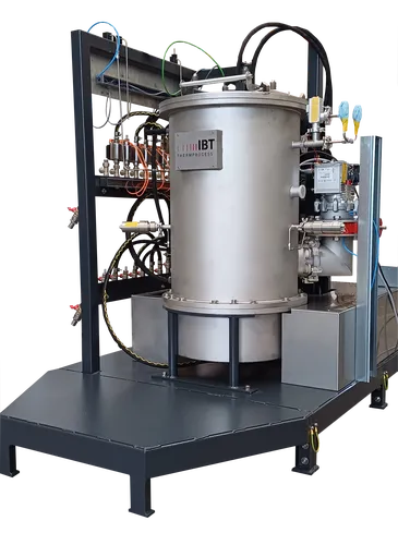 Das Bild zeigt einen Hochtemperaturofen der Firma IBT Thermprocess aus Freiberg für industrielle Anwendungen, welcher mit Graphitheizern ausgestattet ist und zur Kalibrierung von Thermoelementen bei Temperaturen bis 2200 °C dient.